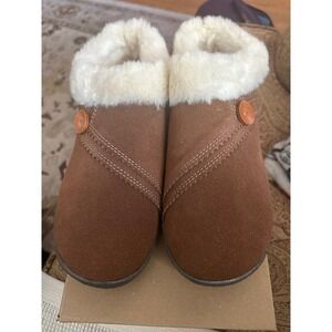 Clarks Wms Overlay Clog Brown Real Suede Faux Fur Indoor/Out Slippers 8M Button